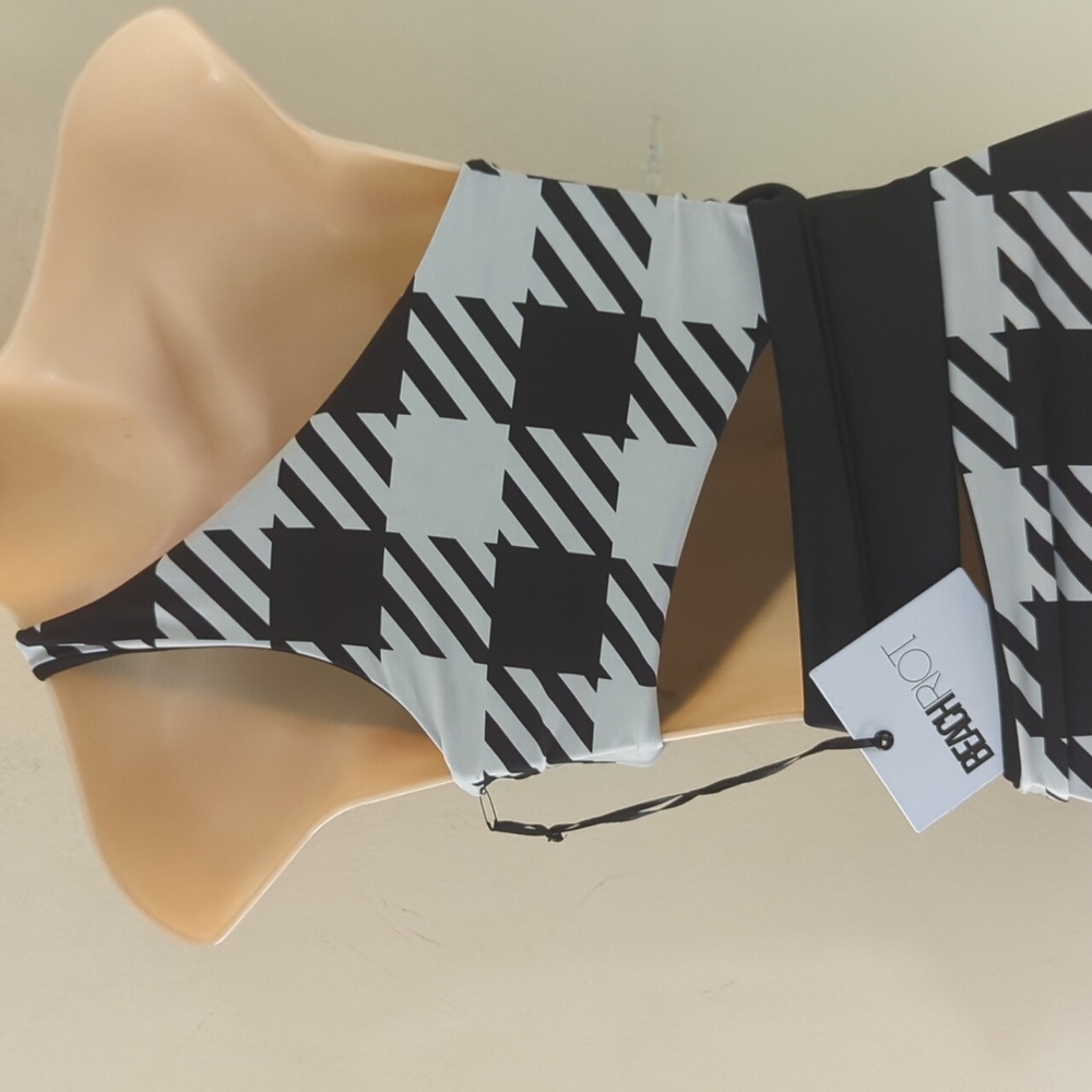 Beach Riot Carlie One Piece In Houndstooth - Picture 9 of 16
